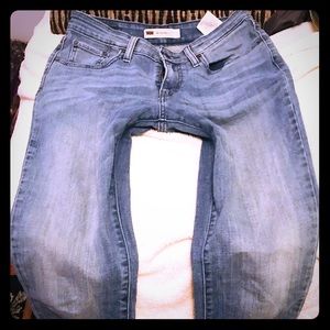 Mid rise Levi’s Skinny Jeans